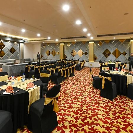 Hotel Avalon Palms Agra 아그라 외부 사진