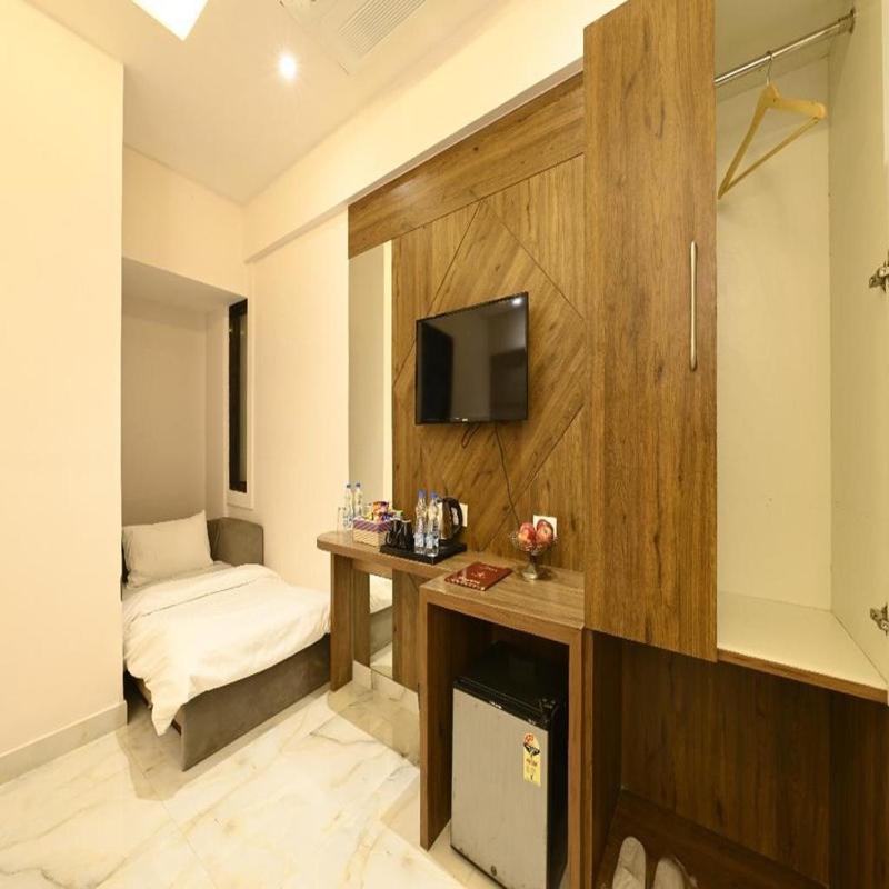 Hotel Avalon Palms Agra 아그라 외부 사진