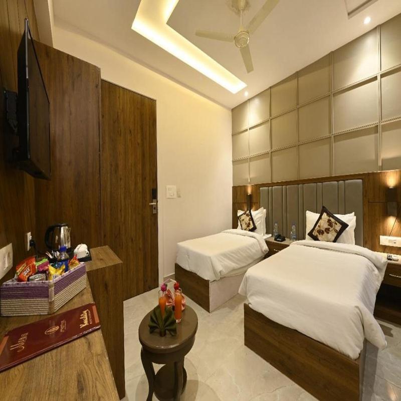 Hotel Avalon Palms Agra 아그라 외부 사진